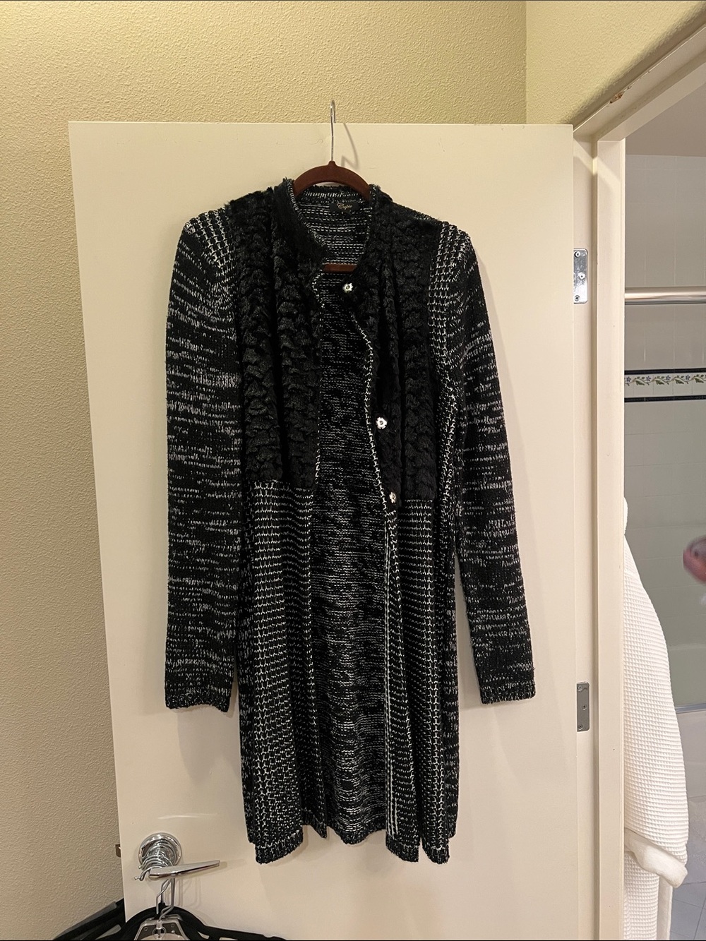 Cupio Black & White Knit Long Cardigan